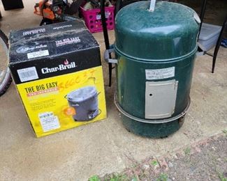 Electric turkey fryer and smoker grill