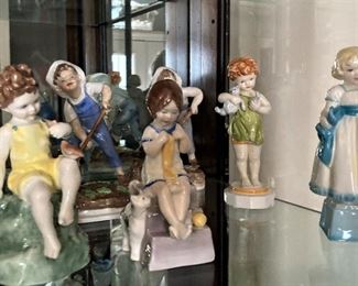 Children figurines