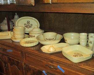 Old Pfaltzgraff Village dinnerware