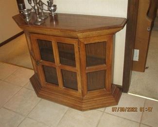 console (has matching mirror)