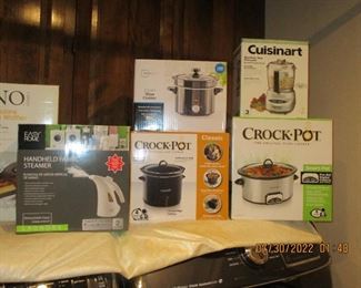 Small kitchen appliances mostly new in box