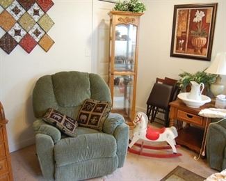  lounger and foot rest comes up