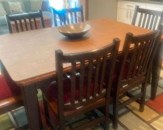 New kitchen oak set with storable leaves and nice pad