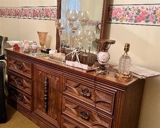 Bassett Furniture dresser with mirror