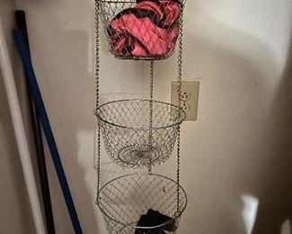Wire basket