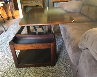 Adjustable coffee table