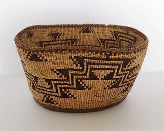 Antique Squared Edge Klamath Indian Basket. Interesting design, with the basket rising from a round base to a squared off shape at the rim. 10" x 11" x 5 1/2" deep