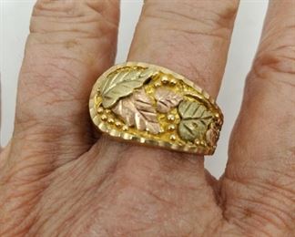 Black Hills Gold Mans Ring Size 11 1/2