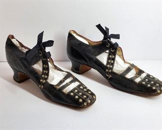 RARE 1870s Victorian Italian Lady's Opera Shoes. Hand made. In amazing condition for their age. Over 150 years old!
I placed tissue paper in the shoes to aid in photographing them, and replaced the missing ribbon tie.
All original except for the ribbon tie. Stamped on the sole "M. Forte Naples". I was able to find a high end maker of shoes named Matteo Forte working in the 1870s and after in Naples. Their shoes were exhibited at the major European Expositions of the peior. Partially worn labels inside the shoes with 1870s date (see close up photos). The sole is 8 3/4" long, and very narrow..2 1/4" across the widest part.