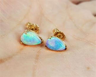 14K Gold Stud Earrings Set With Pear Shaped Opals