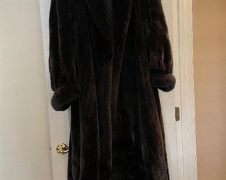 Ladies Mink coat, size 8