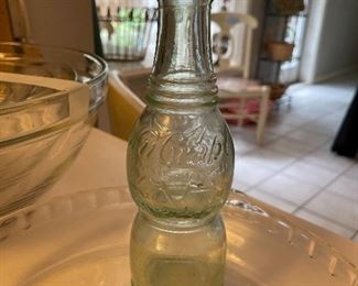 1920 Grapico bottle