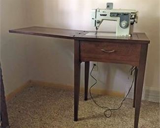 HiltonWhite Sewing Machine wCabinet 