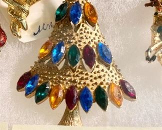 Christmas Pin by Jonette Jewelry Co