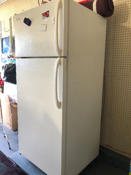 Clean working refrigerator 