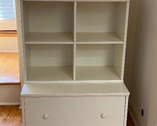 Pottery Barn Kids Cameron Wall Cubby System in good condition. 

The lower unit measures 29" l x 21" x 15.5" with the cubby section measuring 29" x 14" x 24" 