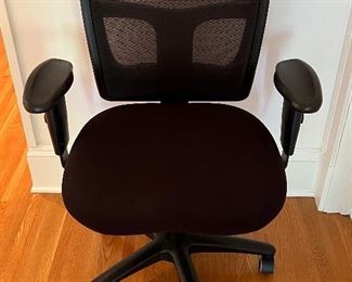 Black Adjustable Office Chair in good/used condition. 
