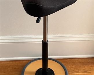 Move Stool by Varier in Gray. In good condition with light wear with an adjustable seat height between 22" to 32.3" 

Purchased from ergo depot 
