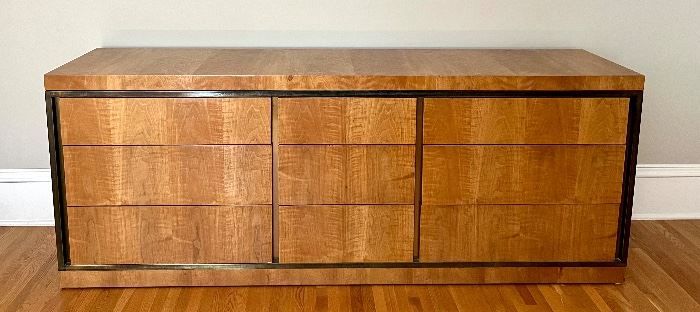 Mid Century Style John Widdicomb Dresser in a sleek and sylish design featuring a gorgeous wood grain and offering nine drawers. Item is in very good condition with light wear. See lot 21A for an item in the same collection. 

Measures 76" x 18" x 29"