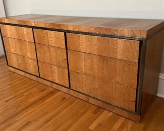 Mid Century Style John Widdicomb Dresser in a sleek and sylish design featuring a gorgeous wood grain and offering nine drawers. Item is in very good condition with light wear. See lot 21A for an item in the same collection. 

Measures 76" x 18" x 29"