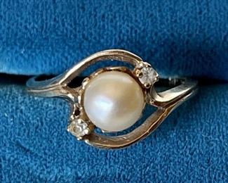 Vintage 10K Gold - Pearl - Diamond Ring  GIR Size 6 Weighs 2.4 Grams