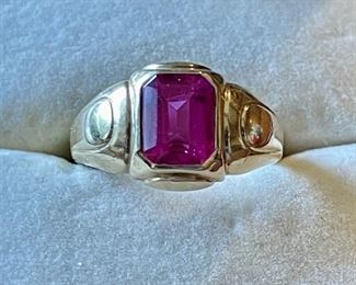 Antique 10K Gold Ring With Ruby Stone - Size 7 - 2.7g