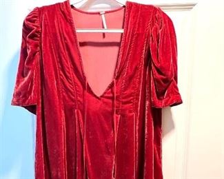 Free People ladies shirt - XS- there is more clothes than what is shown in these pictures