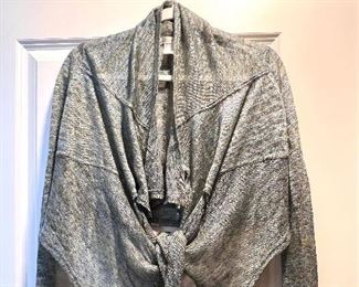 Esley - top size S - there is more clothes than what is shown in these pictures