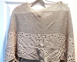 Elle knitted top - size S- there is more clothes than what is shown in these pictures