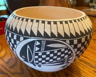 Nice Acoma Pottery Pot New Mexico Signed E. C.
