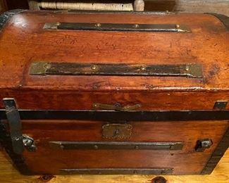 Nice Early Trunk with Tray