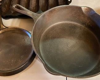 Griswold 777 Cast Iron Chicken Skillet and Wagner Ware Flat Skillet