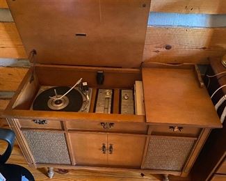 Zenith Cabinet Stereo/Record Player
