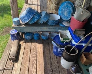 Blue and White Enamelware, Well Pulley