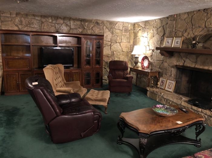 Large living room full of nice furniture!
