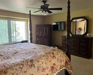 King bedroom set (part of 6 piece set)