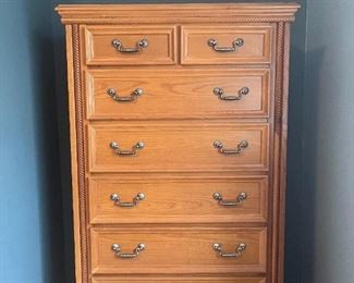 bedroom dresser oak:  Matches the queen bed. Excellent condition!