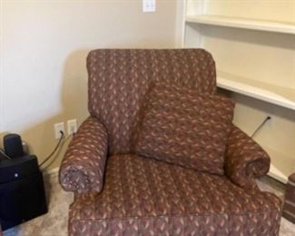 chair with 2 pillows.  (matches gold coaches, but can be sold separately)