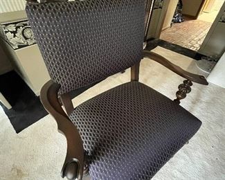 Throne chair $120