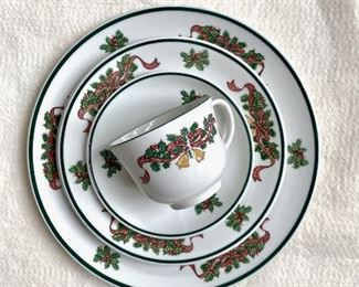 Johnson Brothers Victoria Christmas