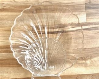 Lucite Clamshell Chip & Dip Set