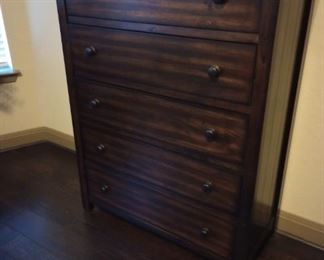 Almost new chest of drawers