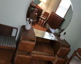 vintage waterfall bedroom set in great condition