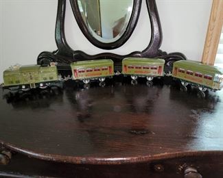 metal Lionel set, pre war O gauge 252 engine and 529, 530 pullman and observation