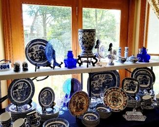 Blue Willow, dishes,  England , beautiful set, lots of pieces 