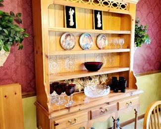 Broyhill, China hutch, 