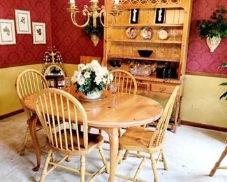 Pine, table w/ 6 chairs & 2 leaves
