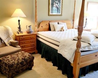 Broyhill, King, 4 poster bed, matching  dresser and nightstands 