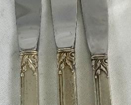 ALRA701 Heirloom SterlingDamask Rose Dinner Knives