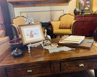 Gorgeous coffee table with Louisiana memorabilia 
